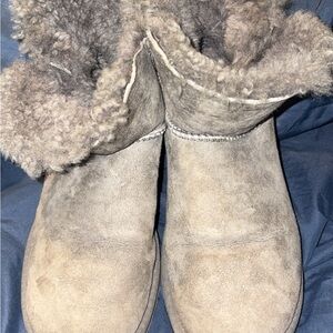 UGG Mini Bailey Button